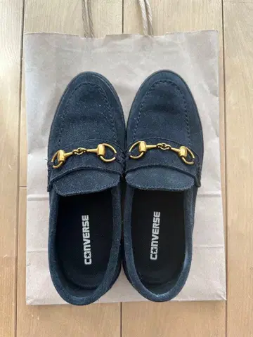 CONVERSE 블랙 로퍼 골드 장식