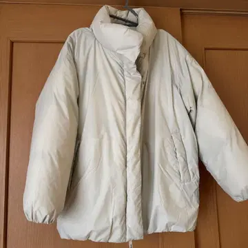 화이트 다운 자켓 스탠드 카라