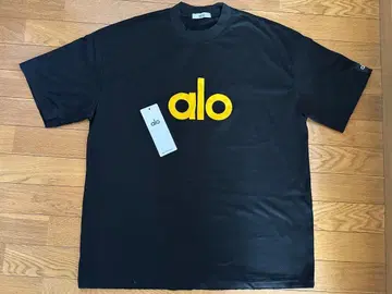 alo 블랙 T셔츠