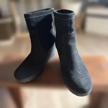 타미힐피거 블랙 스웨이드 웨지힐 부츠 24cm