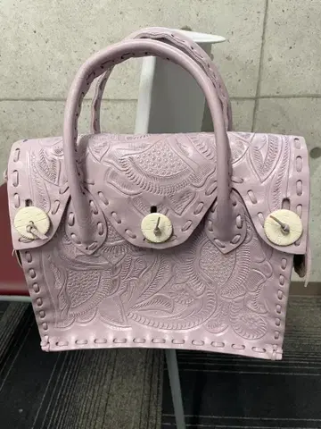 CARVING TRIBES 토트백