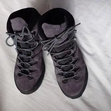 몽벨 등산화 그레이 미드컷