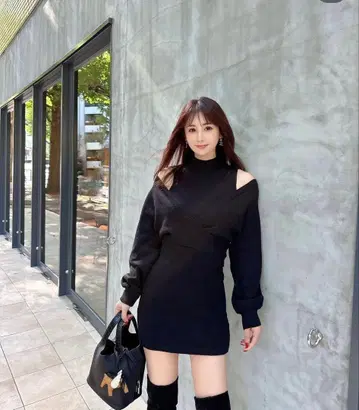 mocoa's 블랙 오프숄더 니트 원피스