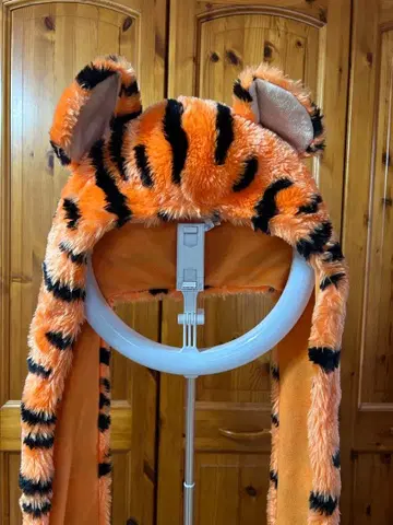 호랑이 무늬 귀 달린 후드