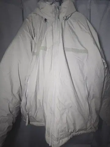 화이트 후드 부착 나일론 자켓