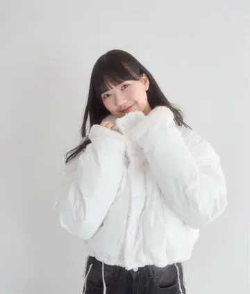 mellowneon 화이트 다운 숏 기장 아우터 미사용 복슬복슬 보아