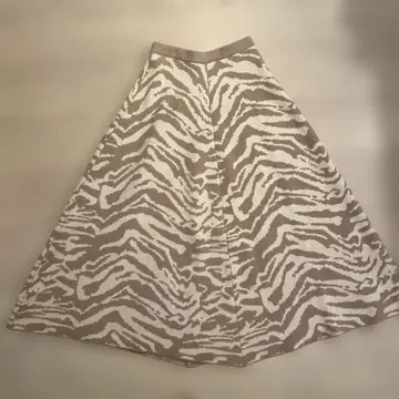 eimy 에이미 제브라 패턴 플레어 롱 스커트