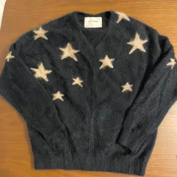 Lilly Lynque V넥 니트 스웨터