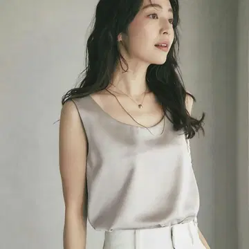 그레이 새틴 V넥 탱크탑