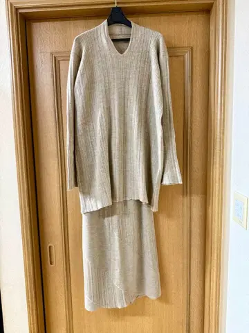 요건 레일 베이지 울 리브 V넥 셋업