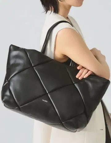 YAHKI/FAKE 토트백 블랙