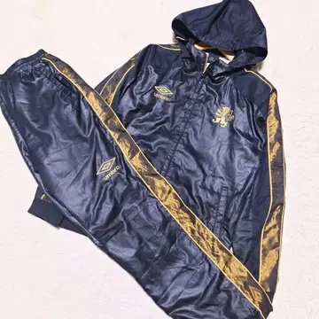 [레어] UMBRO 엄브로 충전솜 셋업 저지 블랙 x 골드