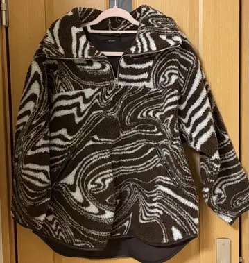 EMODA 하프 지퍼 보아 풀오버 브라운