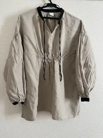 어반 리서치 도어스 바이컬러 린넨 블라우스