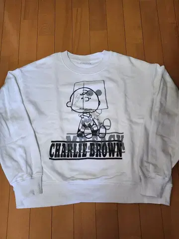 찰리 브라운 프린트 맨투맨