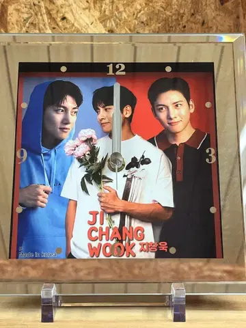 지창욱 시계 정사각형