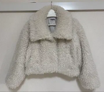 SNIDEL 아이보리 보아 자켓