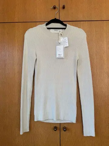 미사용 새상품 TODAYFUL 에크루 리브 긴팔 스웨터 백 오픈