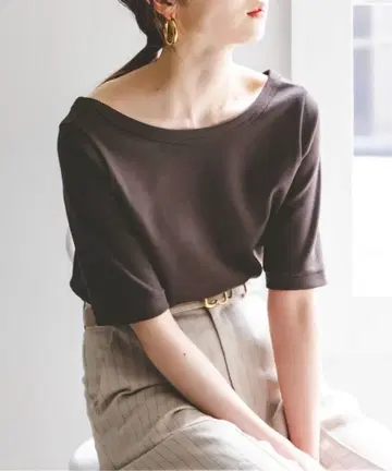 수빈 코튼 소프트 스퀘어 넥 T셔츠