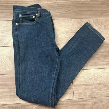 A.P.C. 뉴 스탠다드 청바지