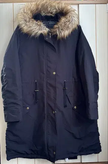 GORGE 블랙 퍼 달린 모즈 코트