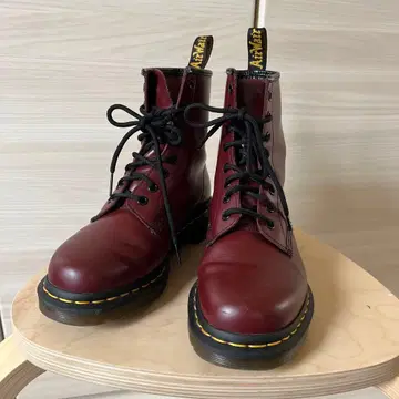 Dr.Martens 체리 레드 부츠 8홀 UK5