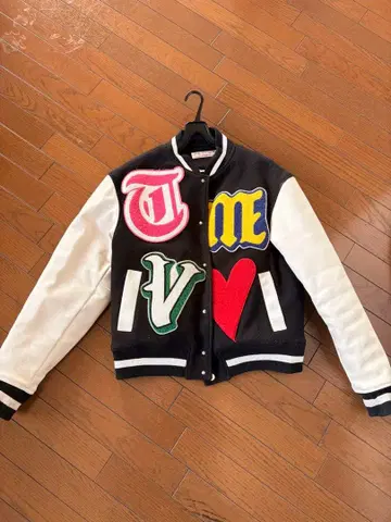 THE MUSEUM VISITOR 바시티 자켓 자켓