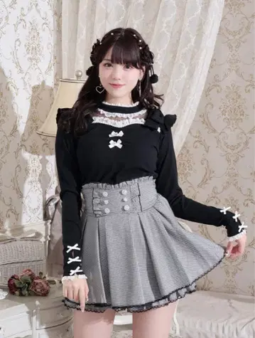 NOEMIE 노에미 데콜테 튤 숄더 리본 티셔츠