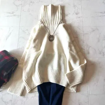 새상품급 갤러리 바이 파인 울 터틀넥 니트 화이트 루즈핏 S