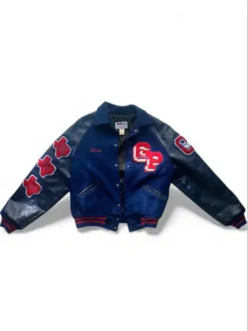 짧은 기장의 바시티 자켓