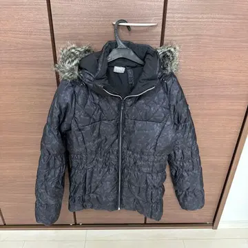 블랙 다운 자켓 후드 부착