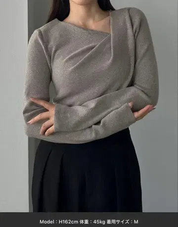 Louere 드레이프 아지메 넥 니트탑