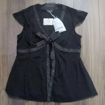 미사용 새상품 INGEBORG 블랙 반팔 셔츠