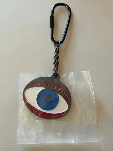 요코오 타다노리 키링 눈 디자인