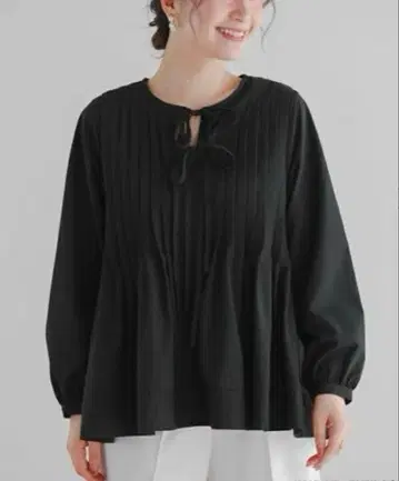 핀턱 리본 페플럼 블라우스 핏모어 블랙