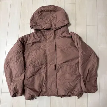 브라운 후드 부착 다운 자켓