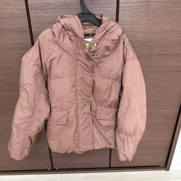 브라운 후드 부착 다운 자켓