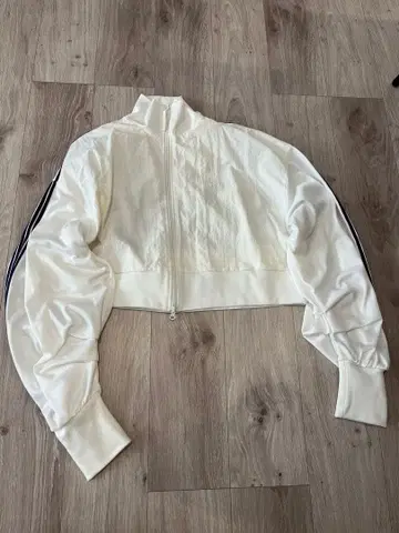 화이트 크롭 자켓 하이넥