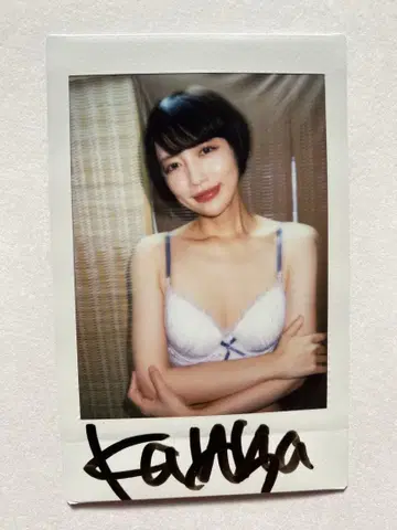 미사키 칸나 친필 사인 폴라로이드 + 의상