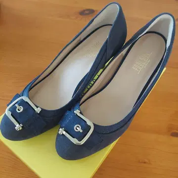 새상품급 네이비 스웨이드 버클 하이힐 펌프스 23.5cm