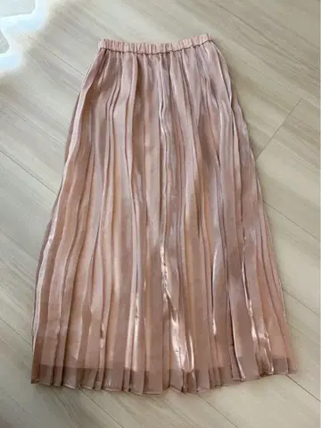 [ 새상품급 ] [ BABYLONE ] 샤이니 플리츠 롱 스커트