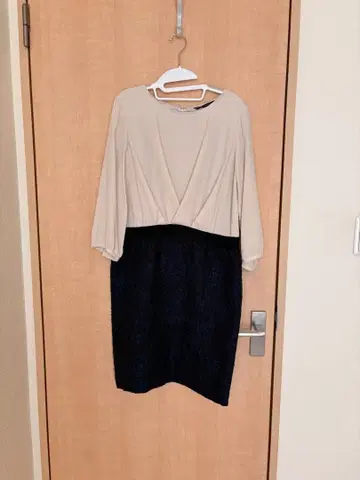 TITE IN THE STORE 베이지 블랙 원피스