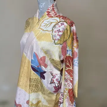 순수 실크 자수 꽃무늬 후리소데 미츠코시