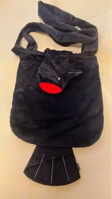 네넷 학 모티브 사선 가방