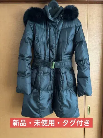 퍼 달린 다크 그레이 다운 코트