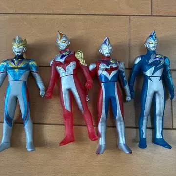 울트라맨 데커 소프트 비닐 4체 세트