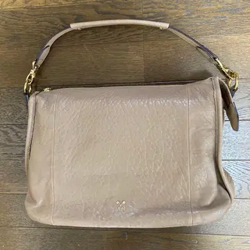 베이지 가죽 숄더 사자비