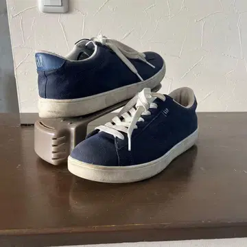 네이비 스웨이드 캐주얼 스니커즈