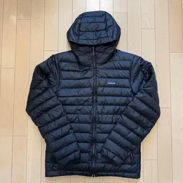 Patagonia 블랙 후드 부착 다운 자켓