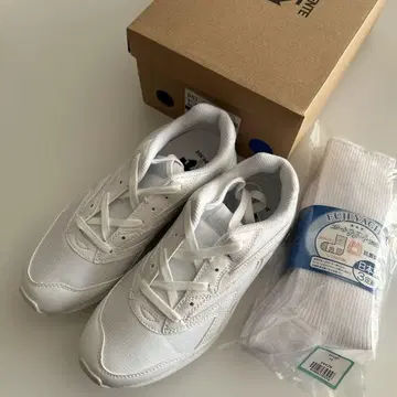 미사용 새상품 DESCENTE 데상트 통학 신발 화이트 24.5cm